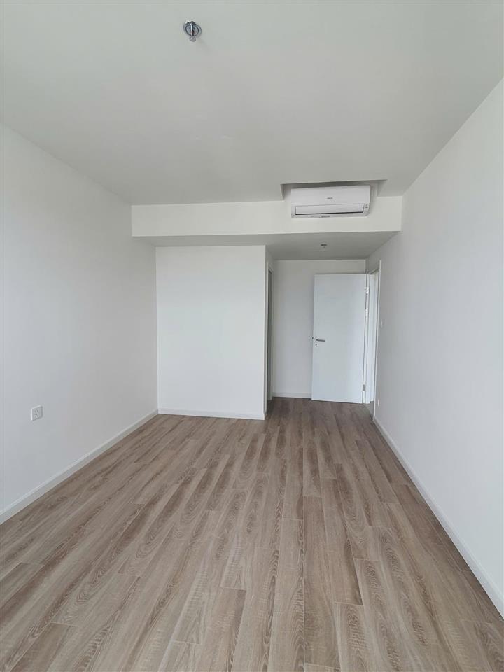 Còn 1 căn góc 2 pn 84m2  giá 12,9 tr/th  có nội thất  view vạn phúc + lk81 hồ bơi ở ngay