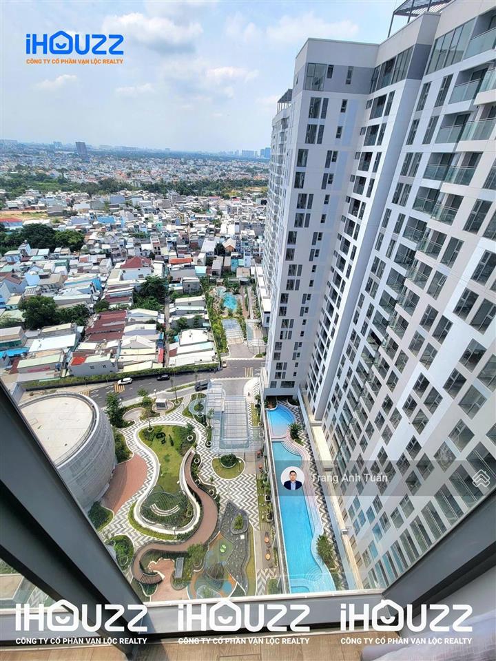 Còn 1 căn góc 2 pn 84m2  giá 12,9 tr/th  có nội thất  view vạn phúc + lk81 hồ bơi ở ngay