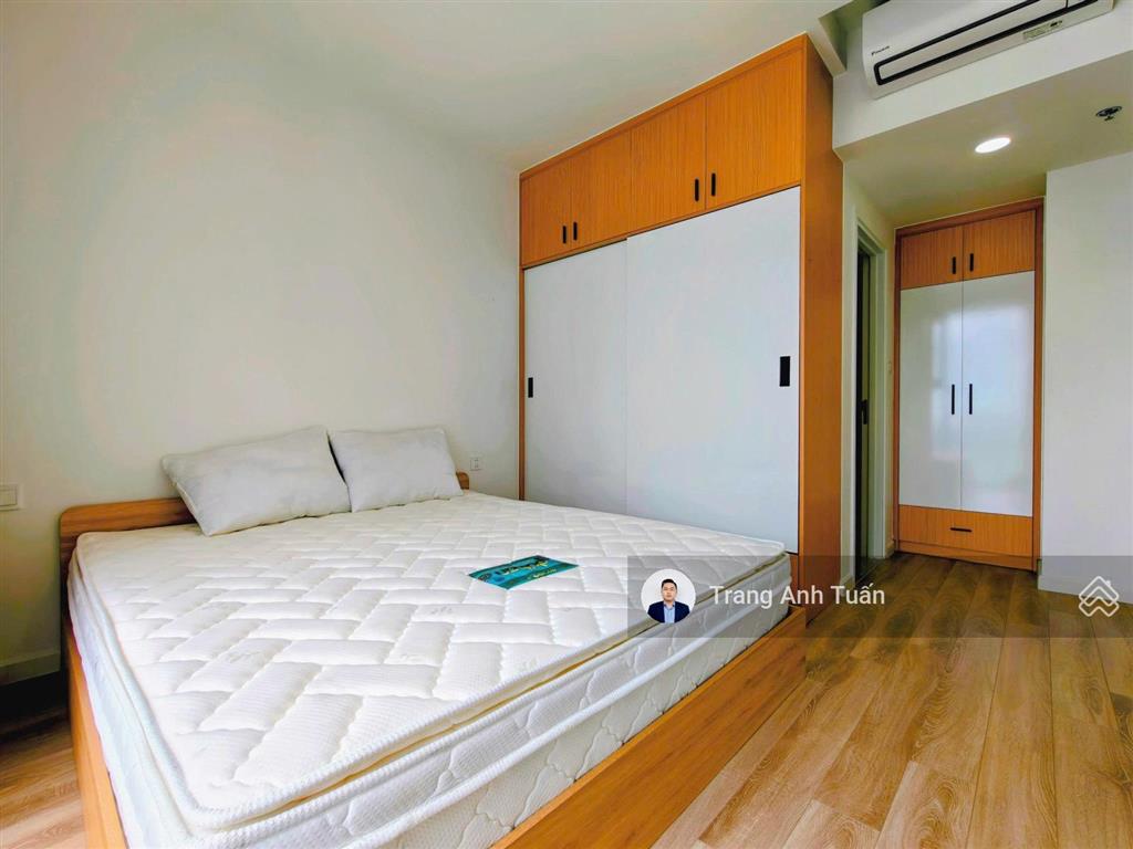 Hàng căn 2 pn 75m2  giá rẻ 14,9 triệu/tháng  full nội thất  view hồ bơi và công viên ở liền