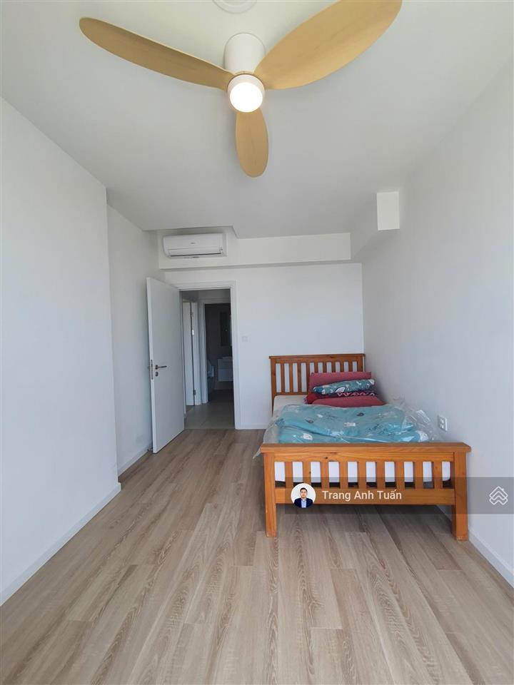 Hàng căn góc 2 pn 84m2  giá 13,5 tr/th  có nội thất  view vạn phúc + lk81 hồ bơi ở ngay