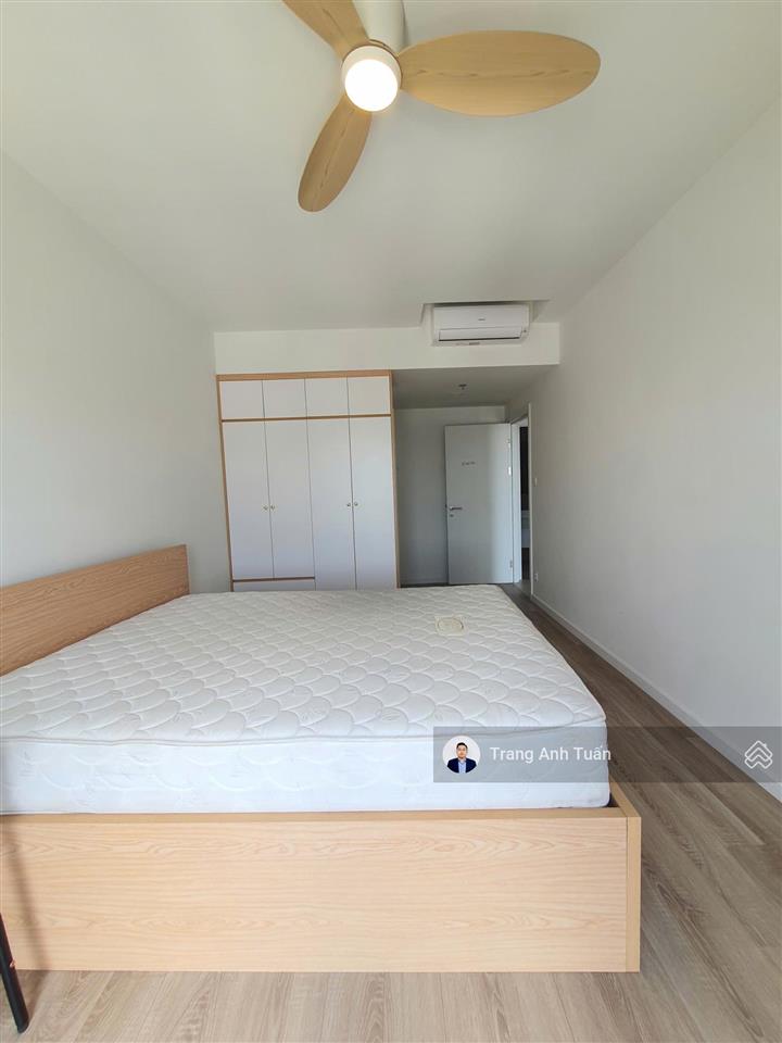 Hàng căn góc 2 pn 84m2  giá 13,5 tr/th  có nội thất  view vạn phúc + lk81 hồ bơi ở ngay