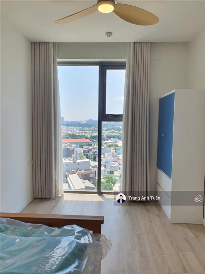 Hàng căn góc 2 pn 84m2  giá 13,5 tr/th  có nội thất  view vạn phúc + lk81 hồ bơi ở ngay