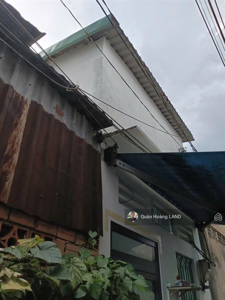 Nhà sổ hồng riêng ngay vòng xoay ngã 5 chợ lái thiêu 16.6m2 giá 1 tỷ 100tr cách sân bay tsn 15km