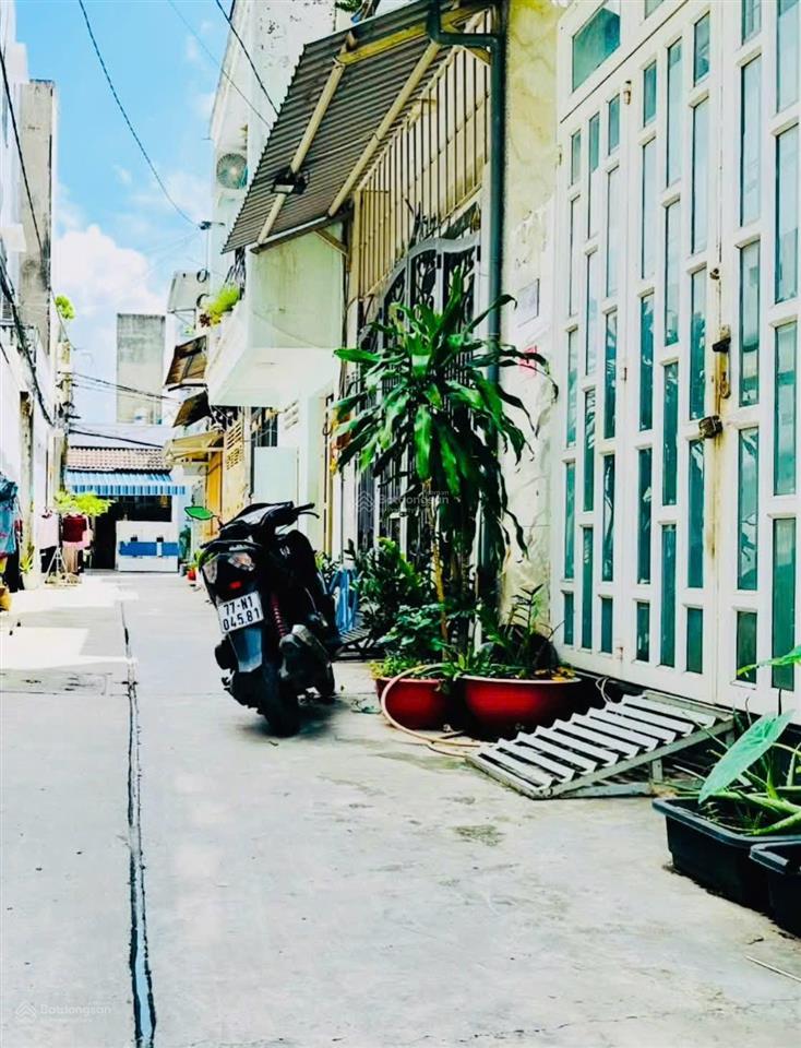 Bán nhà 3 tầng 4 pn 32m2 hẻm xe hơi ngay chợ liên khu 56 trung tâm bình tân chỉ 1,8 tỷ