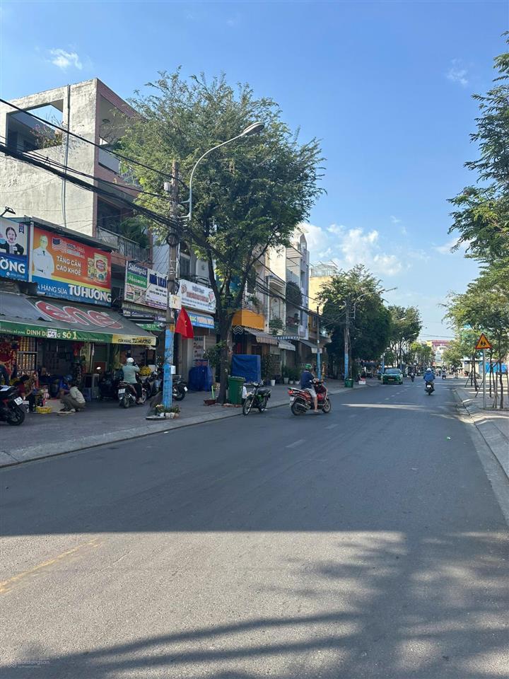 Giá tốt  bán nhà cấp 4 mặt tiền đường số 10 phước bình  đường bàn cờ thông tứ phía  giá 9,2 tỷ