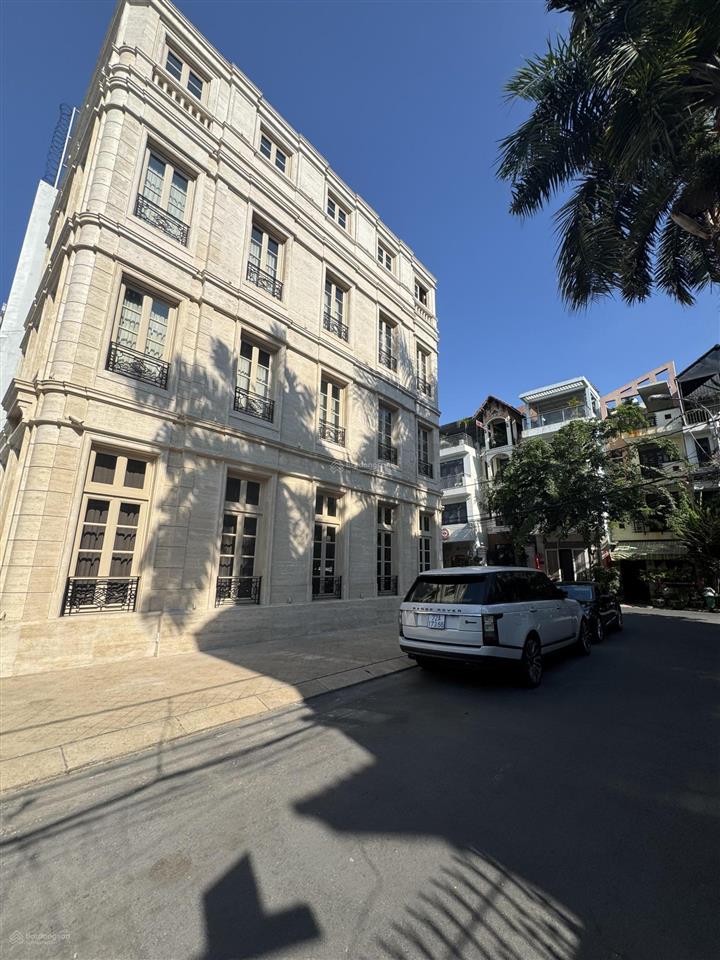 Hót bán nhà góc 2 mt đường quốc hương thảo điền 8 x 12m  5 tầng hđt 60tr/ tháng giá bán 19tỷtl