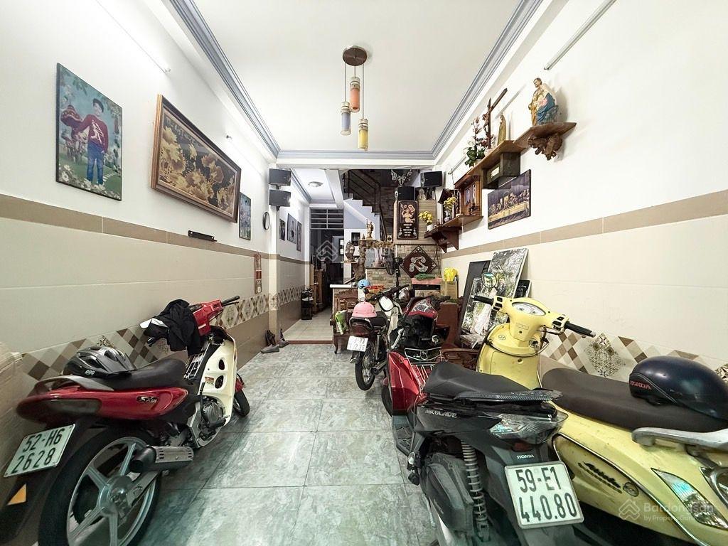 Gấp bán, nhà lý chính thắng, quận3, 58m2 chỉ 6,4 tỷ, sát xehơi, 3phòng