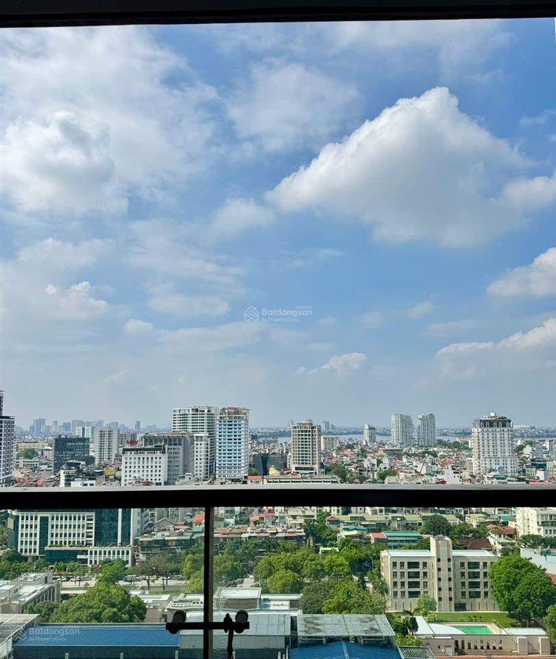 Chính chủ cần bán gấp căn 4 ngủ tòa m2 metropolis, view hồ tây lộng gió, tặng full đồ, giá tốt