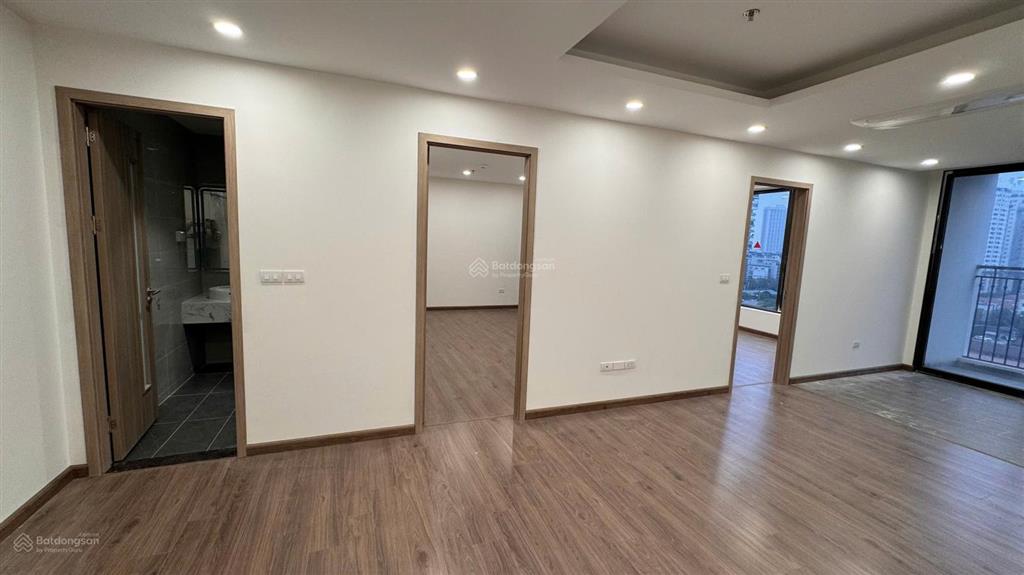 Bán nhanh căn 1811 diện tích 69m giá 7,6 tỉ bao phí thuế, ban công đn, 2pn, nhận nhà ở ngay