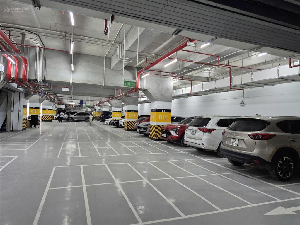 Chỉ có 1 căn góc diện tích 103m cho thuê giá 17tr/tháng, 3pn, căn vip view hồ.  0961 940 ***
