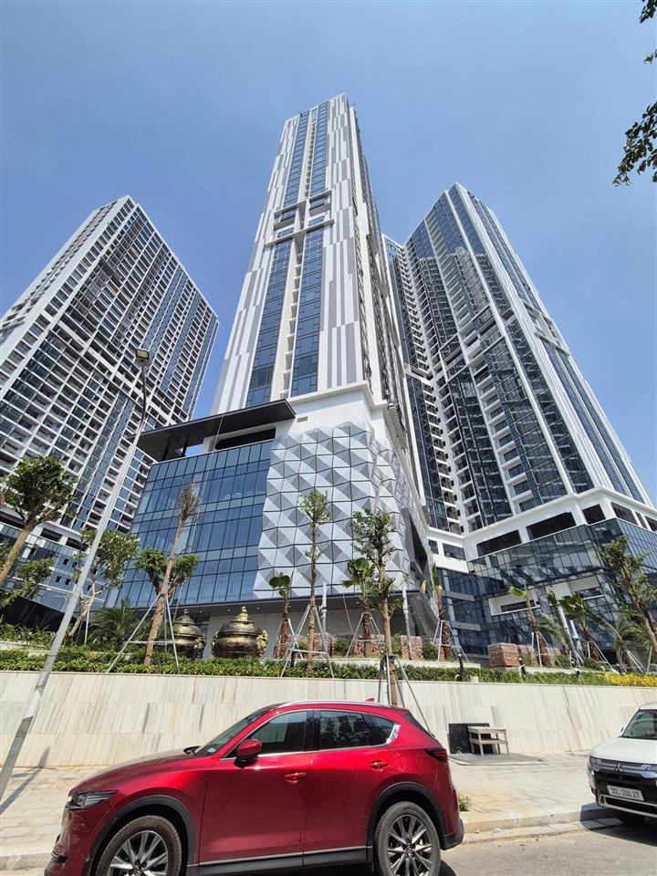 Chỉ có 1 căn góc diện tích 103m cho thuê giá 17tr/tháng, 3pn, căn vip view hồ.  0961 940 ***