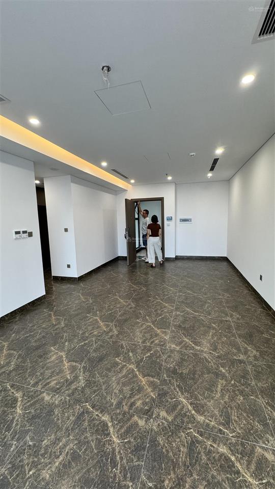 Cho thuê nhanh căn góc 103m 3pn 2vs giá 16tr/tháng có rèm giàn phơi, nhận nhà ở ngay.  0961 940 ***