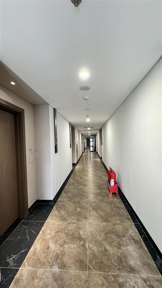 Cho thuê nhanh căn góc 103m 3pn 2vs giá 16tr/tháng có rèm giàn phơi, nhận nhà ở ngay.  0961 940 ***