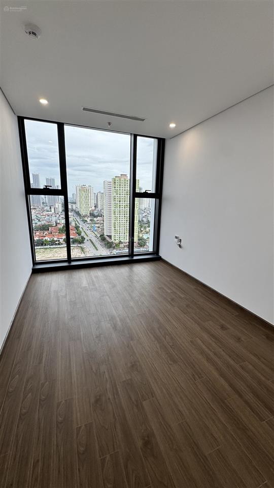 Cho thuê nhanh căn góc 103m 3pn 2vs giá 16tr/tháng có rèm giàn phơi, nhận nhà ở ngay.  0961 940 ***