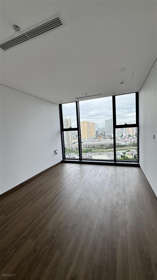 Cho thuê nhanh căn góc 103m 3pn 2vs giá 16tr/tháng có rèm giàn phơi, nhận nhà ở ngay.  0961 940 ***