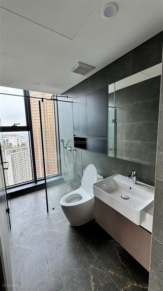 Cho thuê căn góc 2pn trục d11 giá 12 triệu/tháng, diện tích 75m2, có full bếp + tbvs.  0961 940 ***