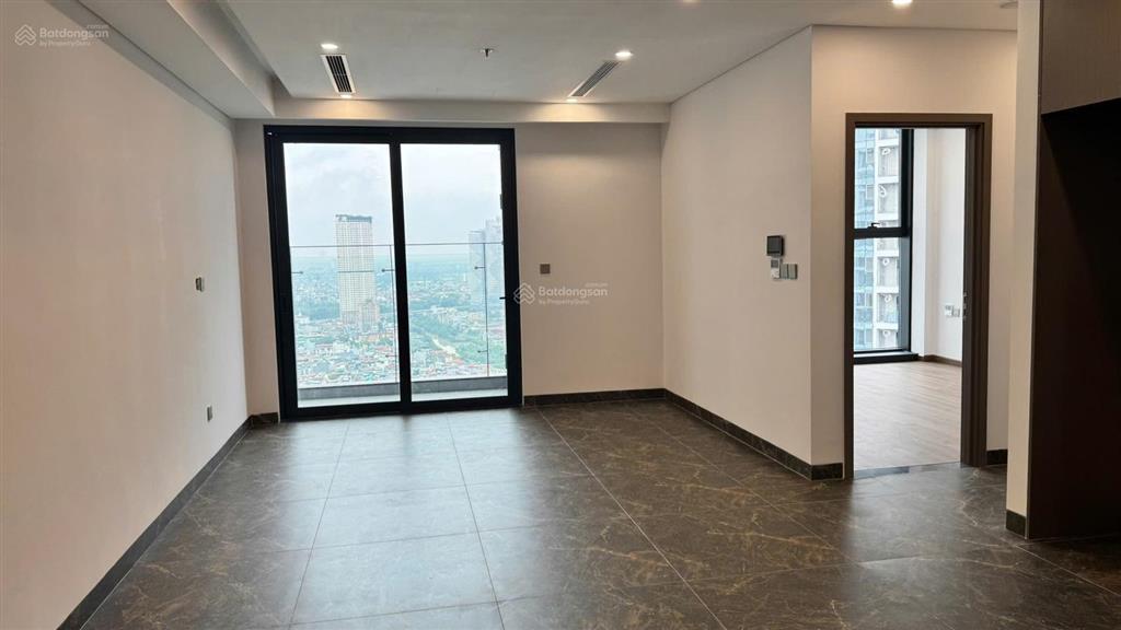 Cho thuê căn góc 2pn trục d11 giá 12 triệu/tháng, diện tích 75m2, có full bếp + tbvs.  0961 940 ***