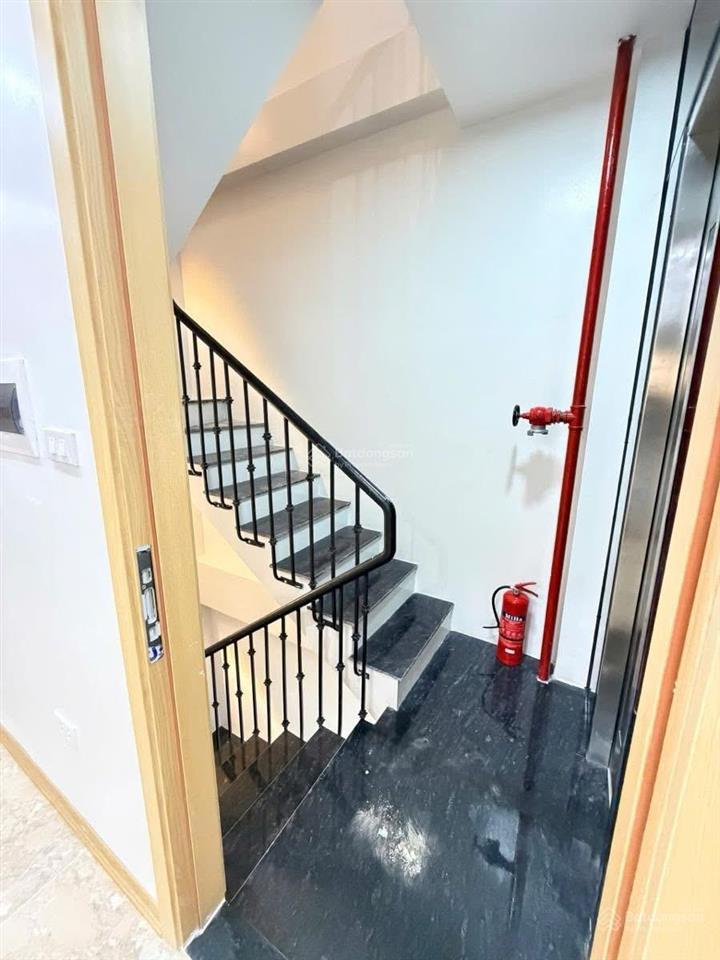 Bán chdv phố lương khánh thiện pccc đủ 1 tỷ/năm sổ cc 65m x7t thang máy giá hơn 10 tỷ có tl