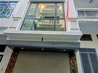 Ô tô đỗ cổng phố bùi ngọc dương nhà dẹp dân xây thông 45m2 x4t giá nhỉnh 8 tỷ sổ cc có tl