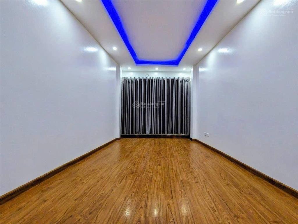 Ô tô đỗ cửa phố nguyễn khoái nhà đẹp 2 thoáng mới coong 47m2 x5t giá 6.6 tỷ sổ cc có tl