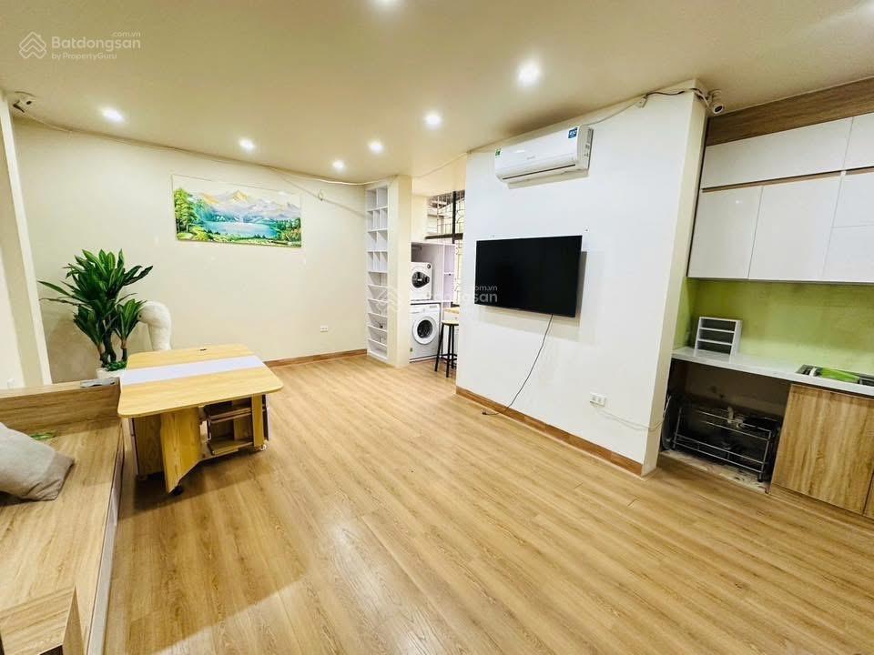 Sau nhà mặt phố lương yên nhà đẹp dân xây ở ngay 42m2 x5t giá nhỉnh 7 tỷ sổ cc có tl