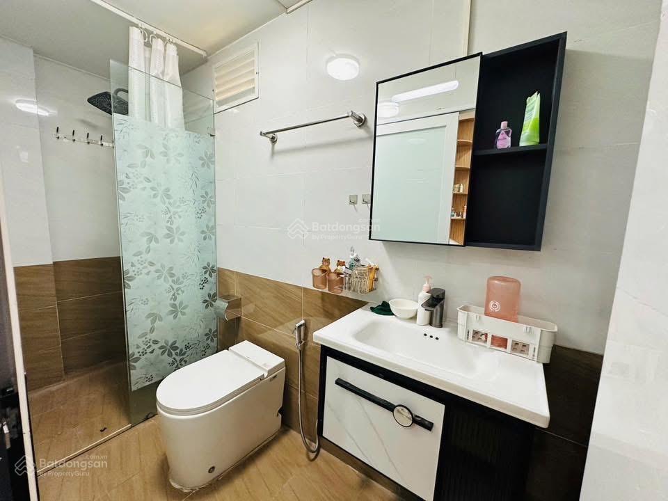 Sau nhà mặt phố lương yên nhà đẹp dân xây ở ngay 42m2 x5t giá nhỉnh 7 tỷ sổ cc có tl