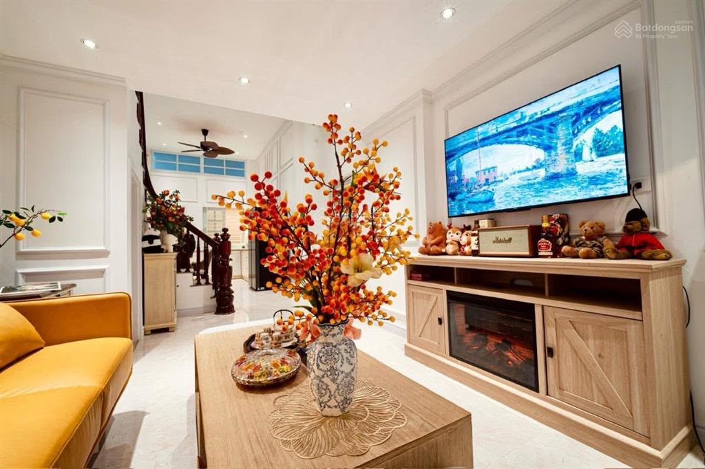 Gần phố trương định nhà đẹp nông thông đẹp ở ngay 42m2 x 5t giá nhỉnh 7 tỷ sổ cc có tl
