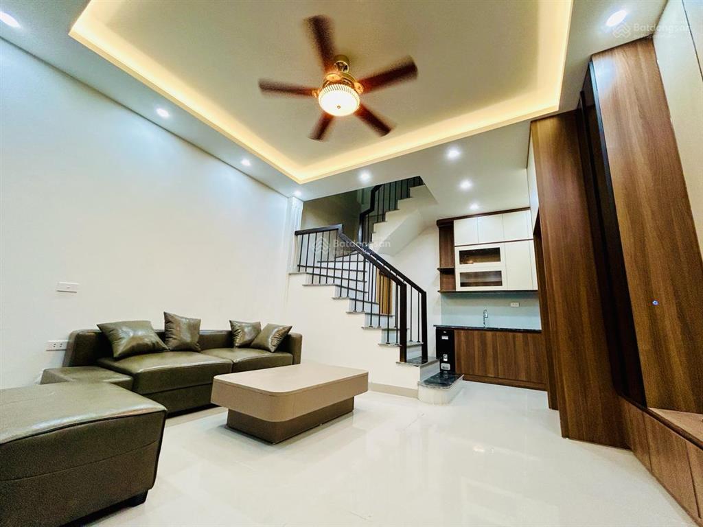 Gần phố mình khai nhà đẹp 2 thoáng dân xây 40m x5t giá 7.6 tỷ sổ cc có tl