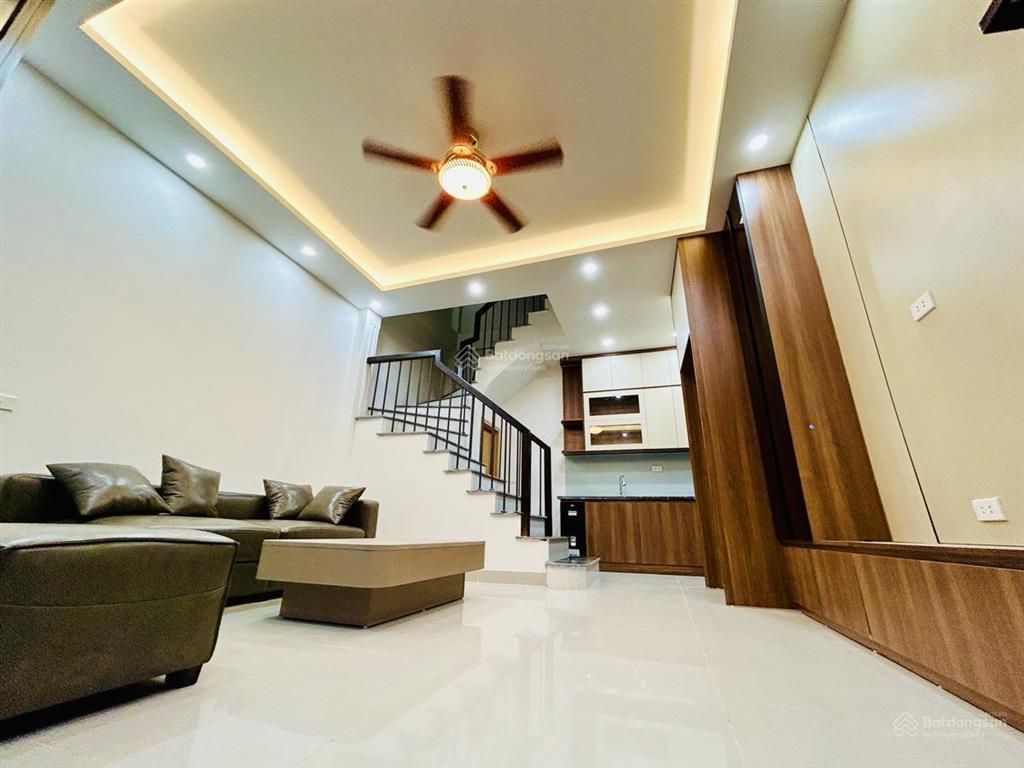 Gần phố mình khai nhà đẹp 2 thoáng dân xây 40m x5t giá 7.6 tỷ sổ cc có tl