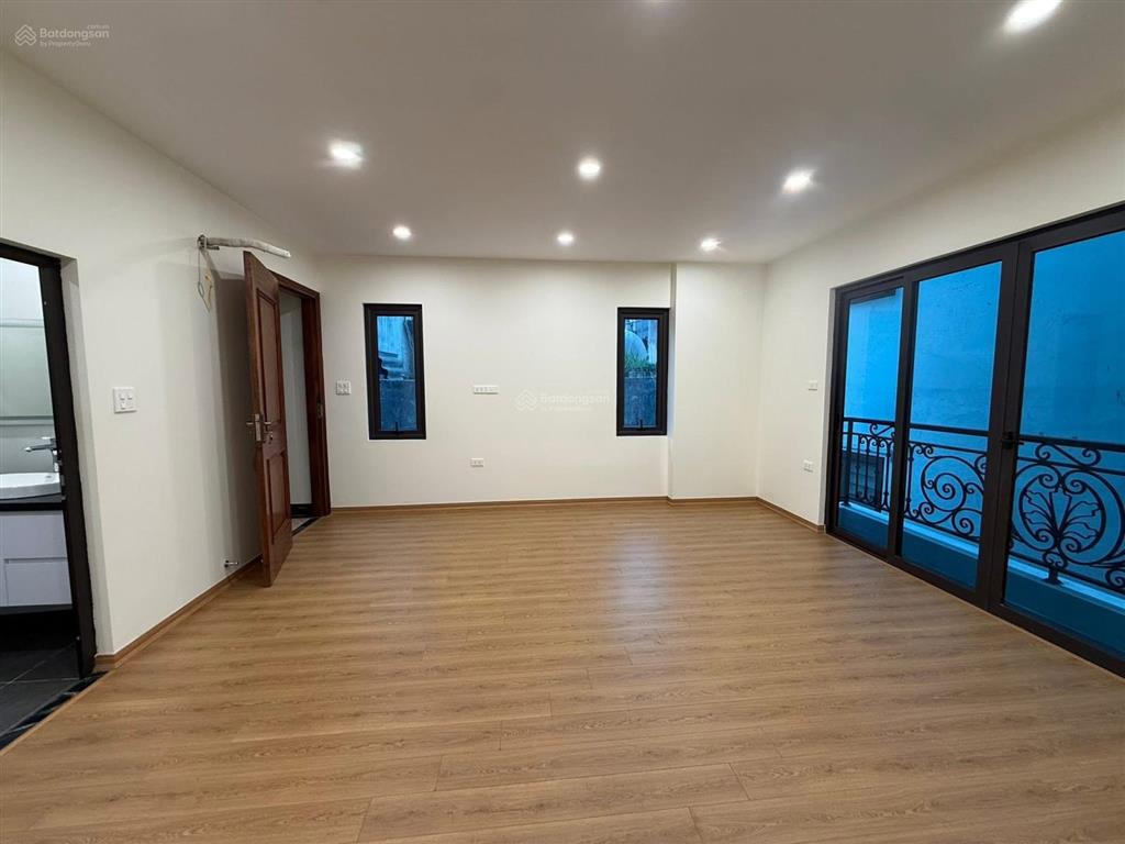 Ô tô đỗ cửa phố minh khai thang máy nhập khẩu 2 thoáng ngõ nông thông 42m2 x5t giá 8.5 tỷ sổ cc có