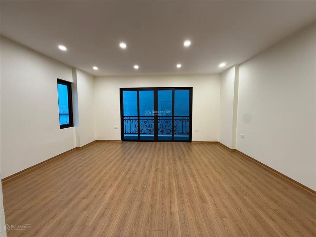 Ô tô đỗ cửa phố minh khai thang máy nhập khẩu 2 thoáng ngõ nông thông 42m2 x5t giá 8.5 tỷ sổ cc có