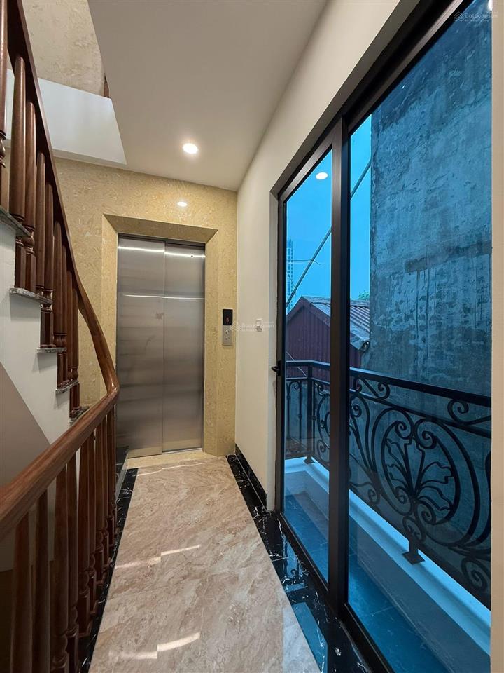 Ô tô đỗ cửa phố minh khai thang máy nhập khẩu 2 thoáng ngõ nông thông 42m2 x5t giá 8.5 tỷ sổ cc có