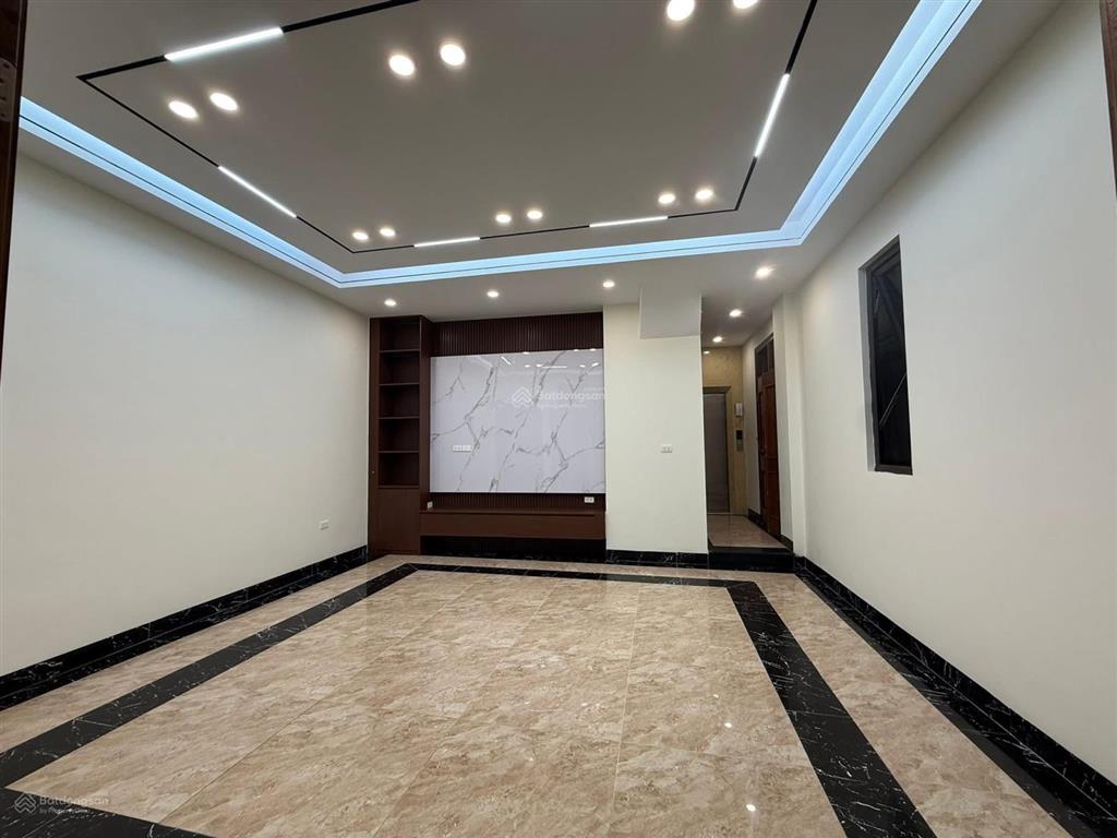 Ô tô đỗ cửa phố minh khai thang máy nhập khẩu 2 thoáng ngõ nông thông 42m2 x5t giá 8.5 tỷ sổ cc có