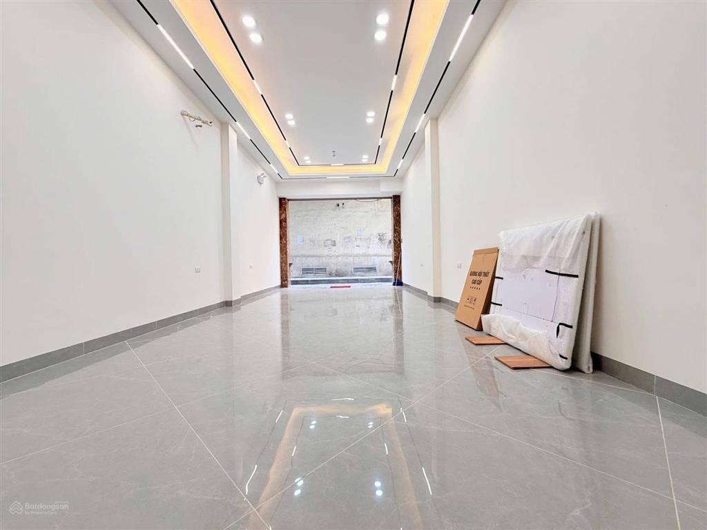 Ô tô đỗ cổng phố bạch mai nhà đẹp dân xây thang máy nhập khẩu mới kinh doanh ở ngay 46m2 x5t sổ cc
