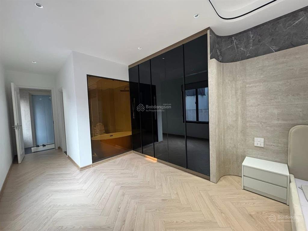 Ô tô đỗ phố giáp bát nhà đẹp 2 thoáng dân xây ở ngay 44m2 x4t giá 8.3 tỷ sổ cc có tl