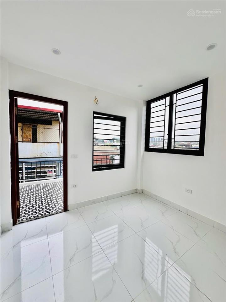 Lô góc phố trương định 30,4m2 x5t 7.8 tỷ ngõ nông sát phố thang máy nhà mới sổ cc có tl