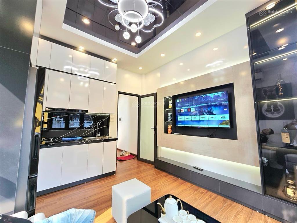 Mặt phố giáp nhị kinh doanh 30m2 x5t giá 8.2 tỷ sổ cc 2 ô tô chánh có tl