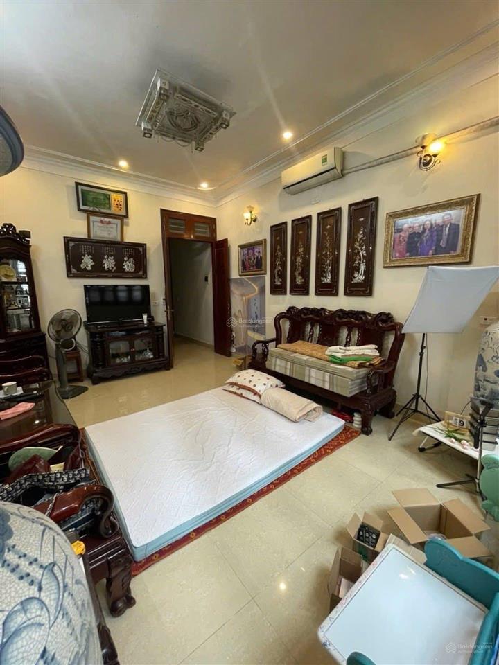 Ngõ 197 hoàng mai, vị trí đẹp, ngõ thông, gần ô tô chỉ 30m. diện tích 44m x 5 tầng 4 ngủ
