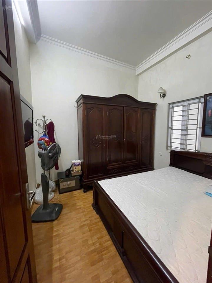 Ngõ 197 hoàng mai, vị trí đẹp, ngõ thông, gần ô tô chỉ 30m. diện tích 44m x 5 tầng 4 ngủ