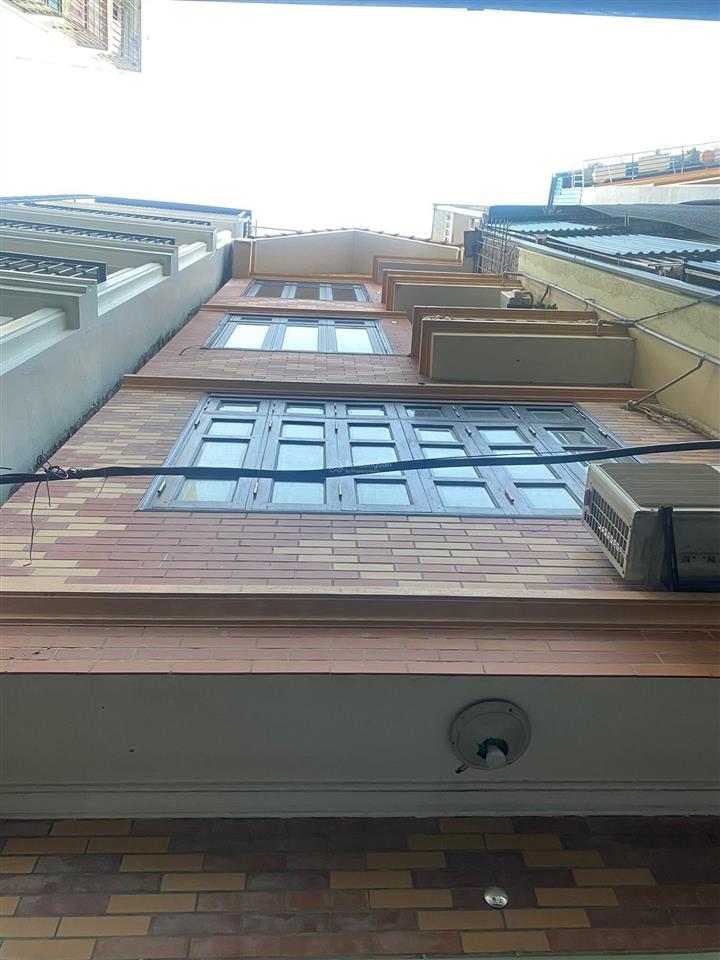 Ngõ 197 hoàng mai, vị trí đẹp, ngõ thông, gần ô tô chỉ 30m. diện tích 44m x 5 tầng 4 ngủ