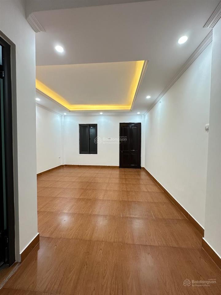 Mặt ngõ thông phố giáp nhị, 32m2x6t, giá 8.8 tỷ sổ cc kd có tl