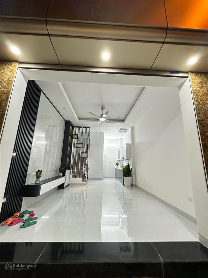 Mặt ngõ thông phố giáp nhị, 32m2x6t, giá 8.8 tỷ sổ cc kd có tl