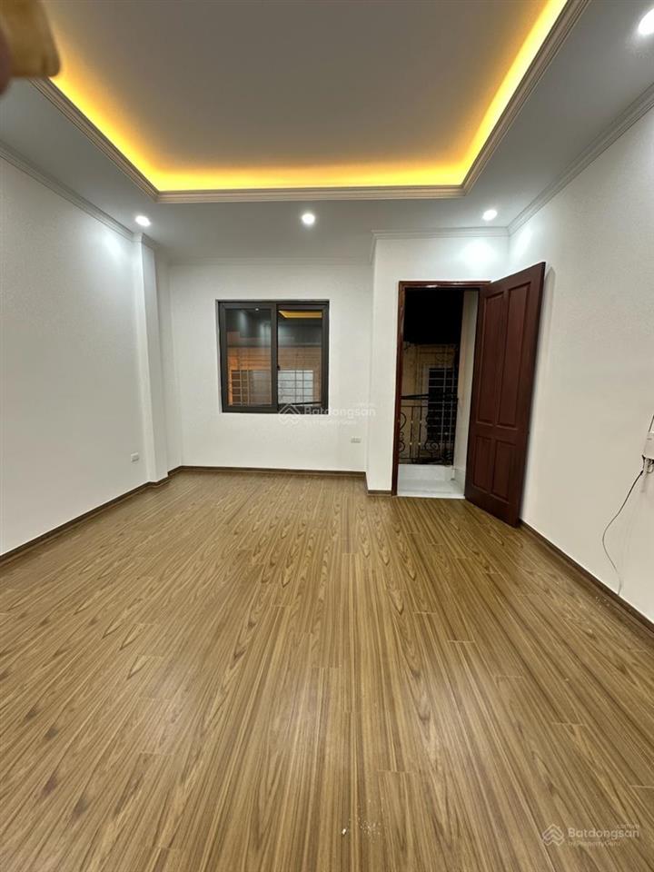 Mặt ngõ thông phố giáp nhị, 32m2x6t, giá 8.8 tỷ sổ cc kd có tl