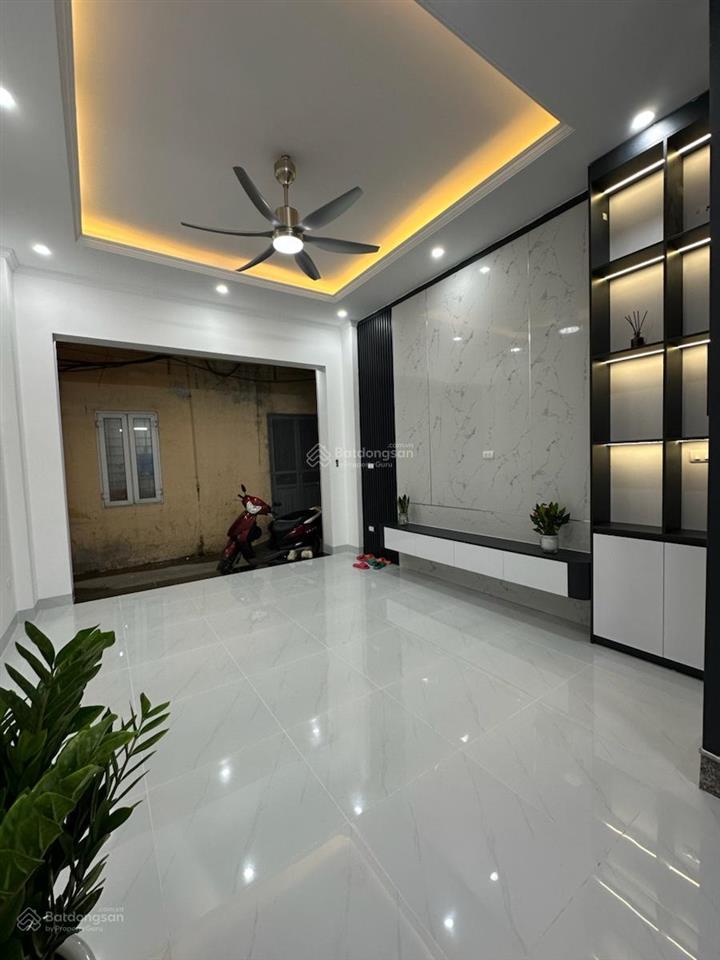 Mặt ngõ thông phố giáp nhị, 32m2x6t, giá 8.8 tỷ sổ cc kd có tl
