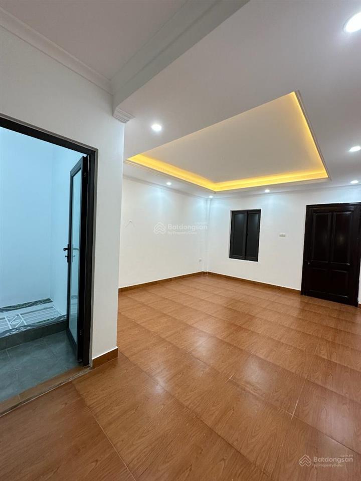 Mặt ngõ thông phố giáp nhị, 32m2x6t, giá 8.8 tỷ sổ cc kd có tl