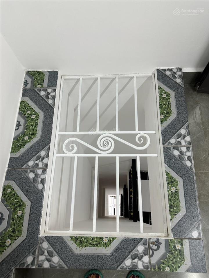 Mặt ngõ thông phố giáp nhị, 32m2x6t, giá 8.8 tỷ sổ cc kd có tl