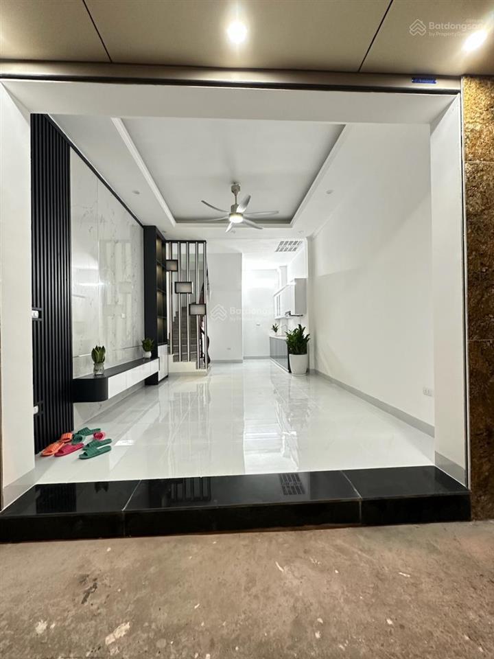 Mặt ngõ thông phố giáp nhị, 32m2x6t, giá 8.8 tỷ sổ cc kd có tl