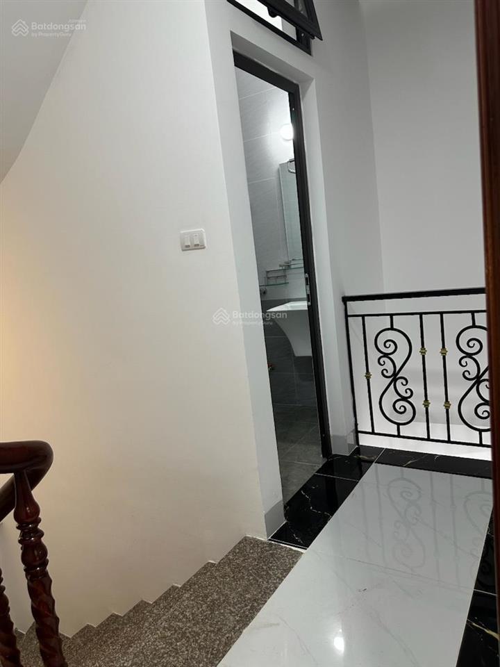 Mặt ngõ thông phố giáp nhị, 32m2x6t, giá 8.8 tỷ sổ cc kd có tl