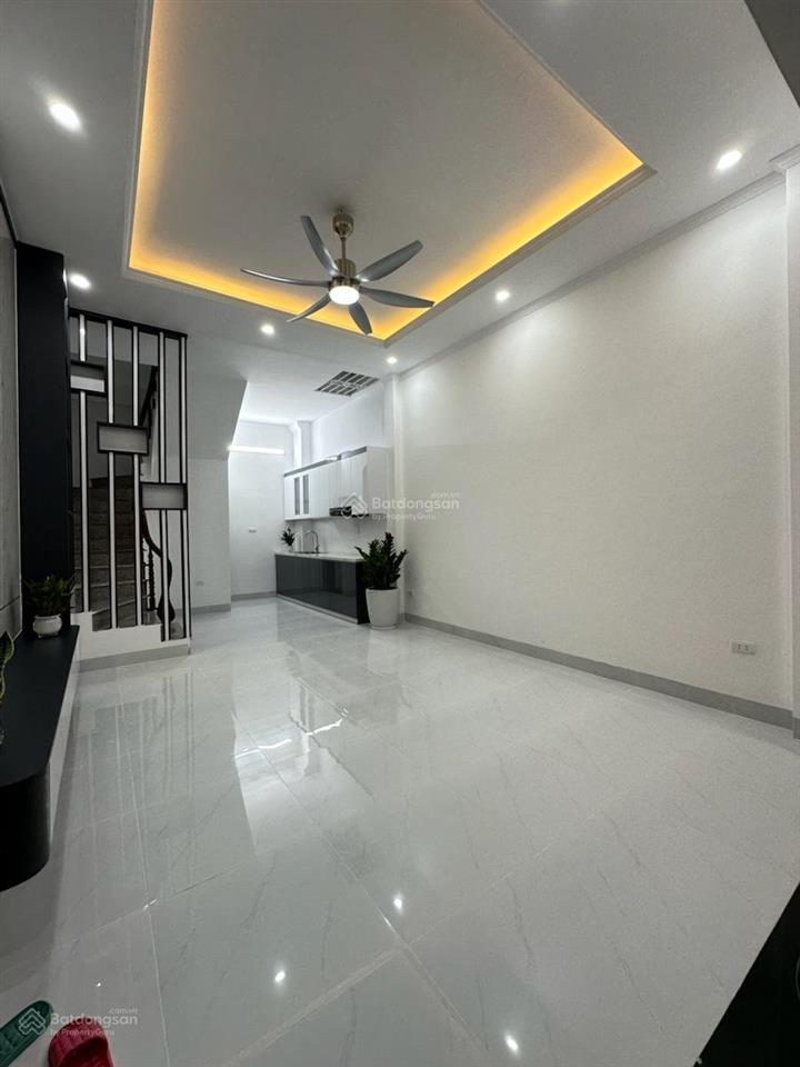 Mặt ngõ thông phố giáp nhị, 32m2x6t, giá 8.8 tỷ sổ cc kd có tl
