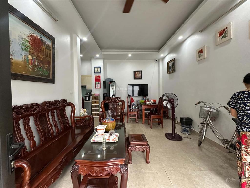 Ngõ quỳnh  minh khai, ô tô tránh kd, thang máy, 2 thoáng vĩnh viễn, dân xây sđcc, mặt tiền đẹp
